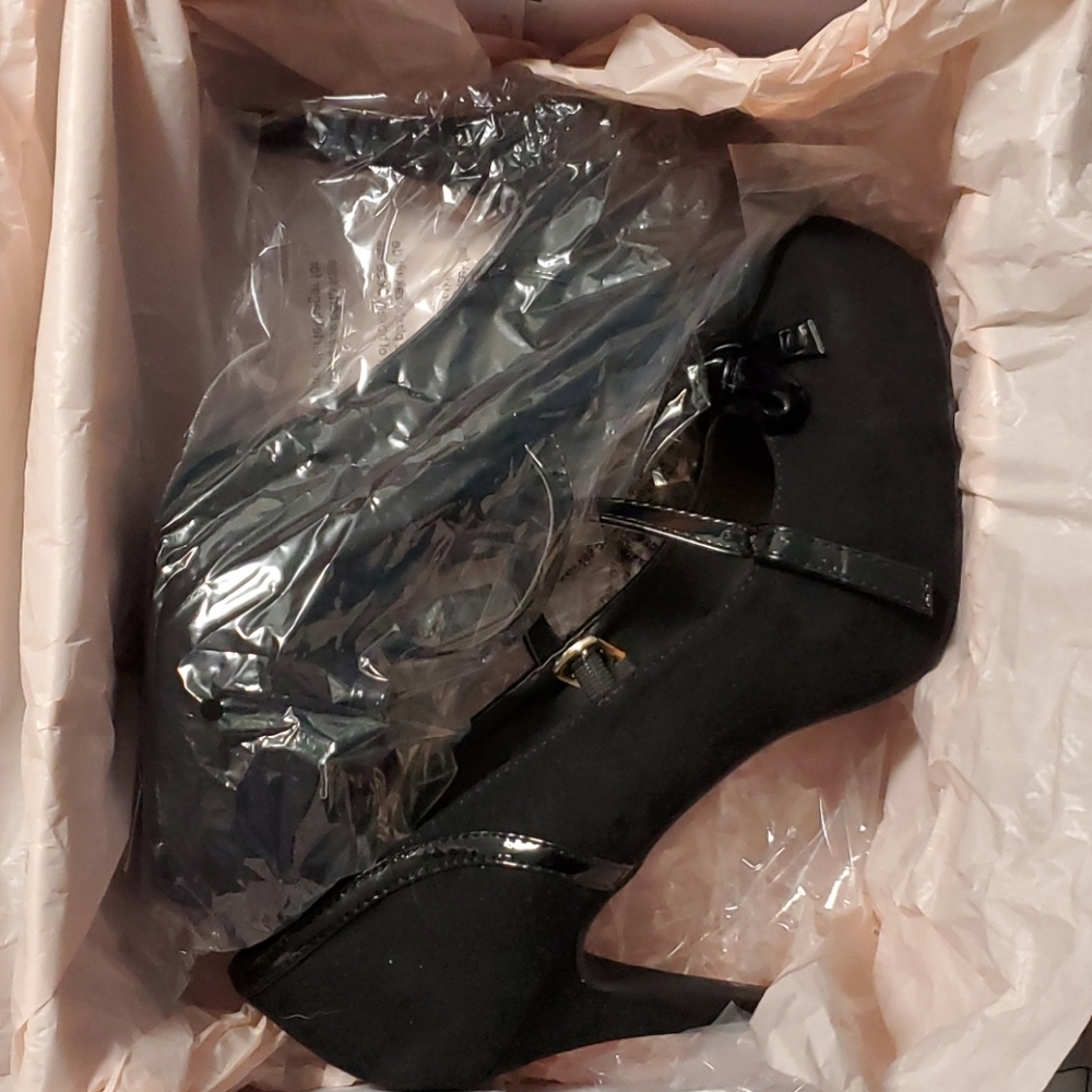 Black Mary Jane heels